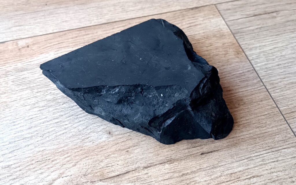 Grote Shungite steen