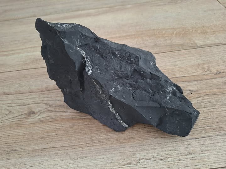 Grote Shungite steen