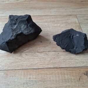Deze grote Shungite stenen wegen samen 1404 gram en kosten € 77,50. Meer informatie of Direct bestellen klik hier