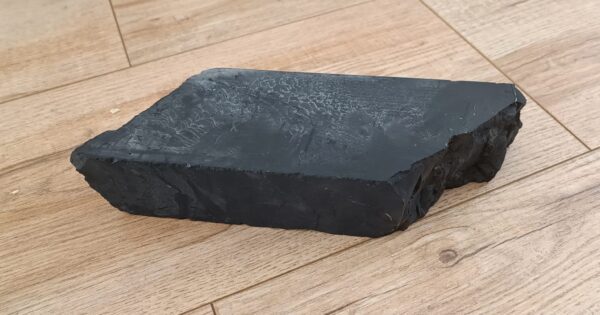 Deze grote steen weegt 2218 gram en kost € 113,- Meer informatie of Direct bestellen klik hier